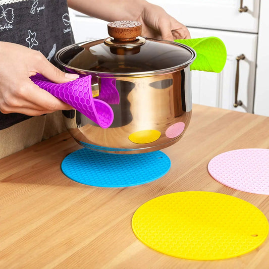 Multifunction Heat Resistant Silicone (2 PC) Mat Nonslip Pads Pot Holder Table Place Mat (random Color)